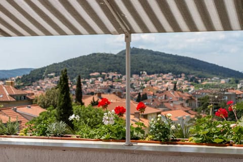 Balcony/Terrace, City view, Mountain view, Sea view, Street view