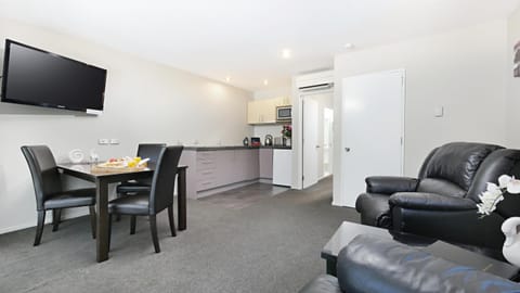 Living room, Photo of the whole room, Dining area