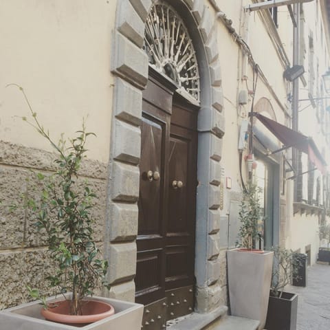Property building, Facade/entrance, Decorative detail