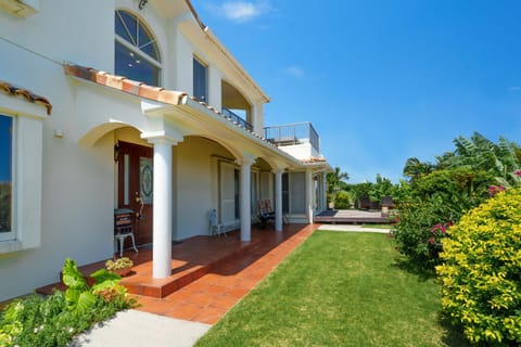 Hills Villa Miyakojima House in Okinawa Prefecture