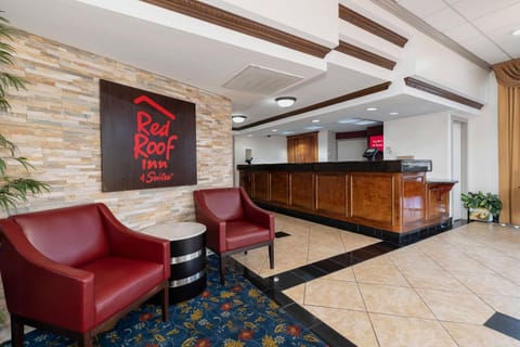 Red Roof Inn & Suites Macon Motel in Macon