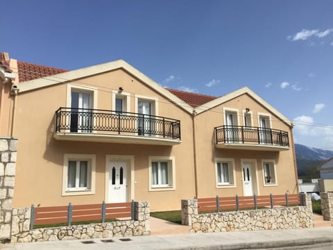Helianthus Apartments Condo in Argostolion