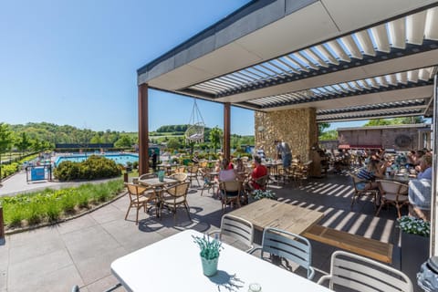 Restaurant/places to eat, Day, Summer, On site, Lunch, Dinner, Alcoholic drinks, Non alcoholic drinks