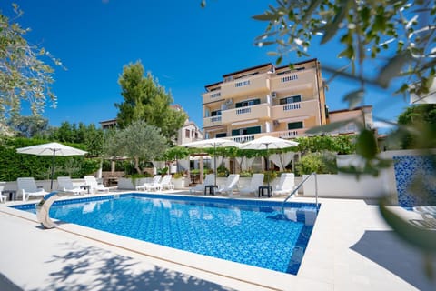 Property building, Swimming pool