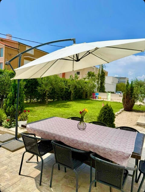 Garden, Dining area, Garden view
