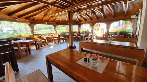 Villa Knezevic Alojamiento y desayuno in Jezerce