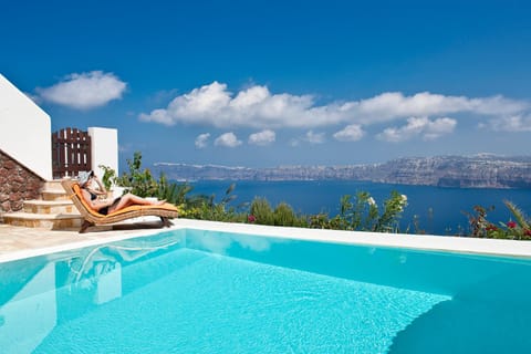 Maison Des Lys - Luxury Suites Hotel in Santorini