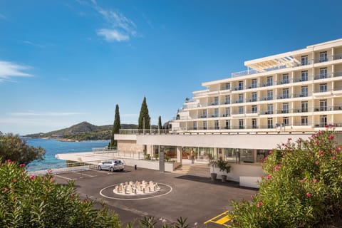 Property building, Facade/entrance, Sea view