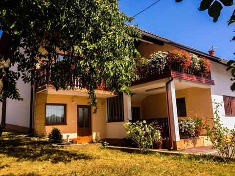 Property building, Facade/entrance, Balcony/Terrace