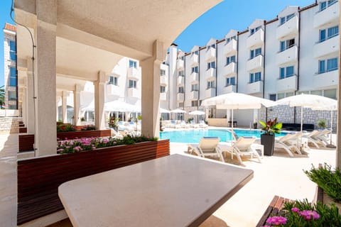 Pool view, Swimming pool, sunbed