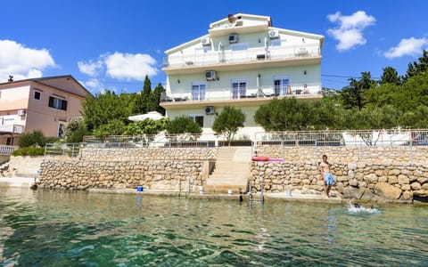 Apartments Toma - 5m from the sea with parking Copropriété in Zadar County