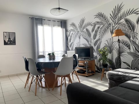 Disney, sunny comfortable 2 bedrooms family apartment, 8 pers, wifi, NETFLIX Copropriété in Chessy