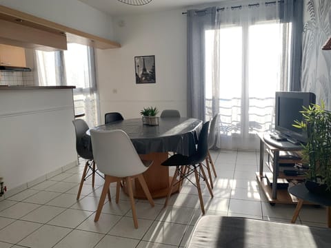 Disney, sunny comfortable 2 bedrooms family apartment, 8 pers, wifi, NETFLIX Eigentumswohnung in Chessy