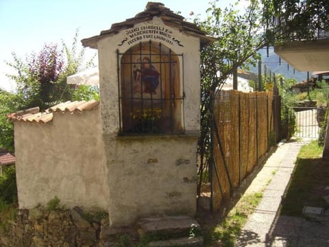 Barolo Apartment in Colico