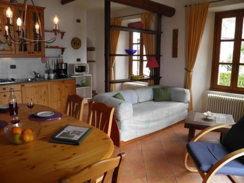 Barolo Apartment in Colico