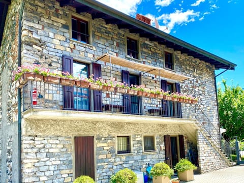 IRIS 1 lago di Como Apartment in Dongo