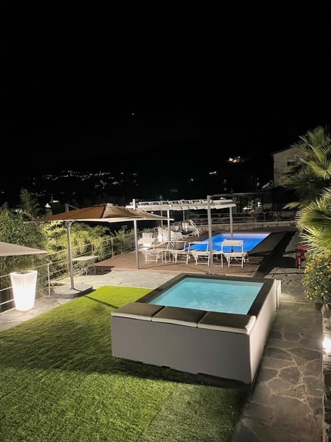 La Villetta -Pivate swimming pool for exclusive use,parking, wifi, wall box and air conditioning House in Rapallo