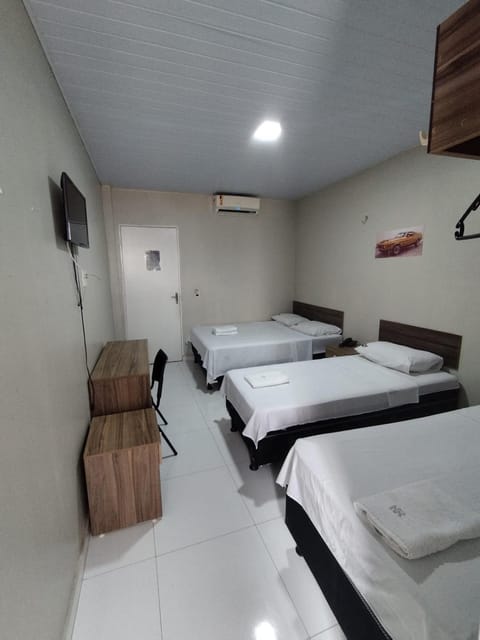 Bed, TV and multimedia, Photo of the whole room, air conditioner