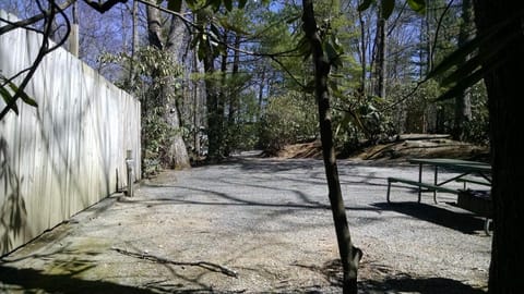 Linville Falls Campground, RV Park, and Cabins Terrain de camping /
station de camping-car in Tennessee