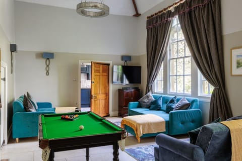 Billiard, Living room