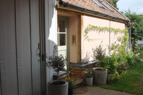 Facade/entrance, Garden, Street view