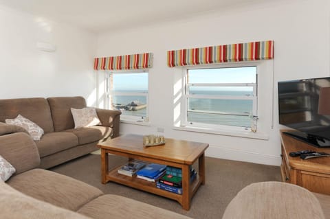 2 Bed beach front apartment with spectacular views overlooking Viking Bay Condo in Broadstairs