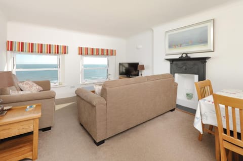 2 Bed beach front apartment with spectacular views overlooking Viking Bay Condo in Broadstairs