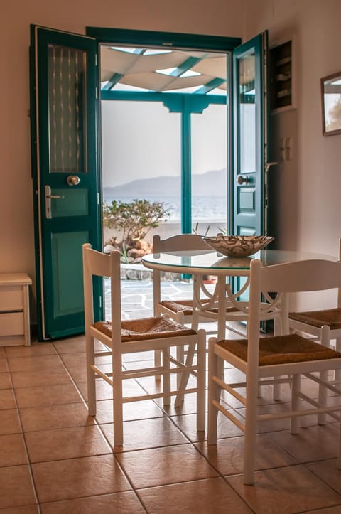 Seaside Apartments Condo in Milos
