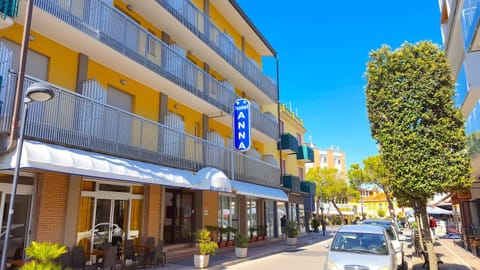 Property building, Facade/entrance, Day