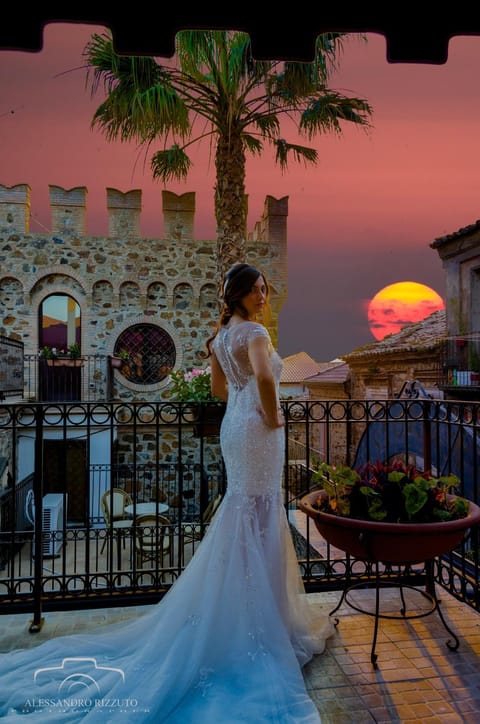 Restaurant/places to eat, People, Summer, Balcony/Terrace, Balcony/Terrace, Photo of the whole room, Decorative detail, On site, Sunset