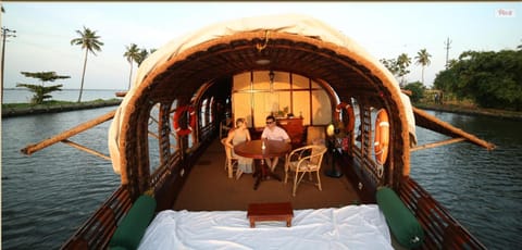 Spice Coast Cruises - Houseboat Angelegtes Boot in Kerala