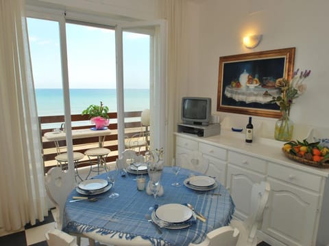 Cozy Holiday Home in Tuscany with sea view Apartment in Donoratico
