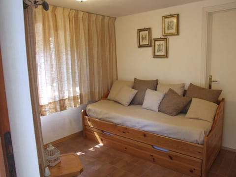 Cozy Holiday Home in Tuscany near wooded area Apartamento in Donoratico