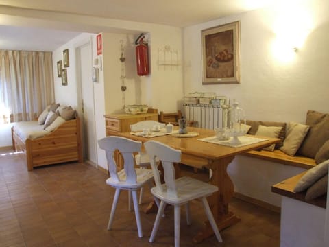 Cozy Holiday Home in Tuscany near wooded area Apartment in Donoratico