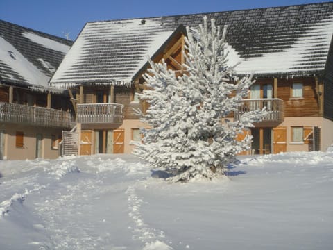 Facade/entrance, Winter