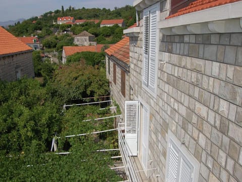Attractive apartment in Dubrovni with balcony Appartement in Lopud