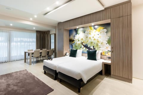 Photo of the whole room, Dining area, Bedroom