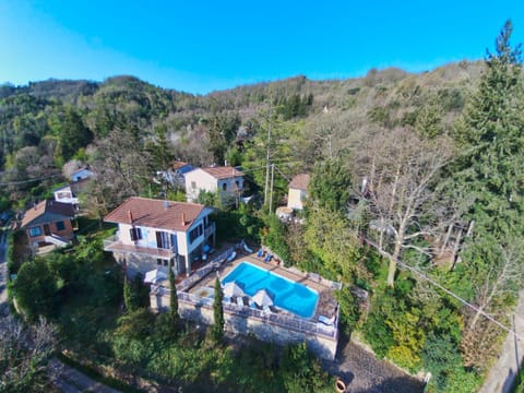 Huge Holiday Home in Marina di Castagneto Carducci near Sea House in Donoratico