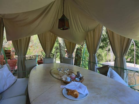 Huge Holiday Home in Marina di Castagneto Carducci near Sea House in Donoratico