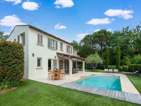 Modern villa with private pool Villa in Saint-Tropez