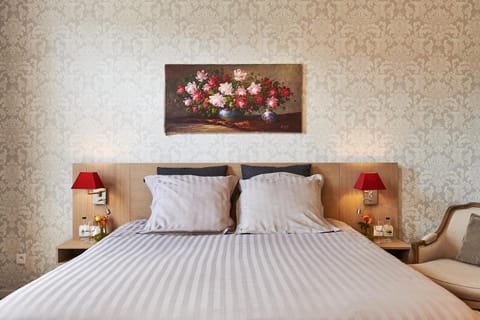 Bed, Photo of the whole room, Decorative detail