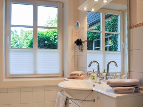 Bathroom, Decorative detail