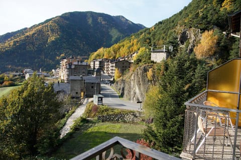 Neighbourhood, Balcony/Terrace, Mountain view