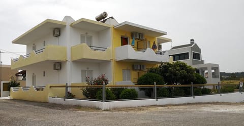 Yiannis Apartments Condominio in Mastihari