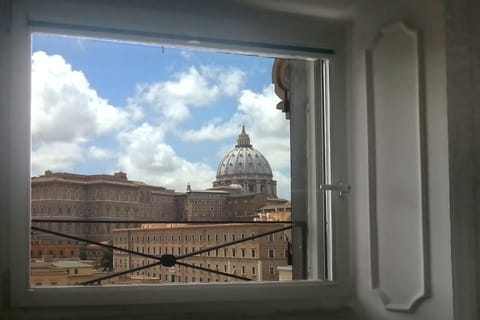 Photo of the whole room, Decorative detail, City view, Landmark view