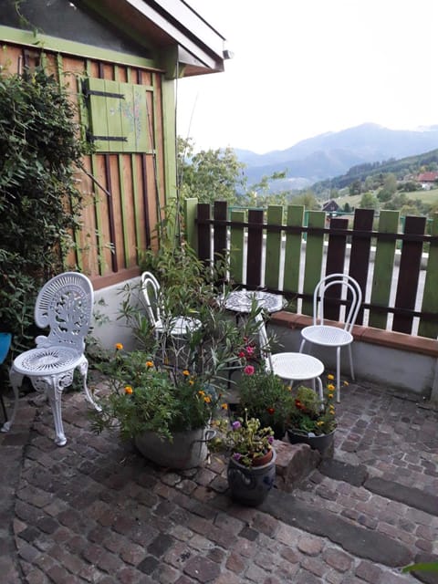 Patio, Mountain view