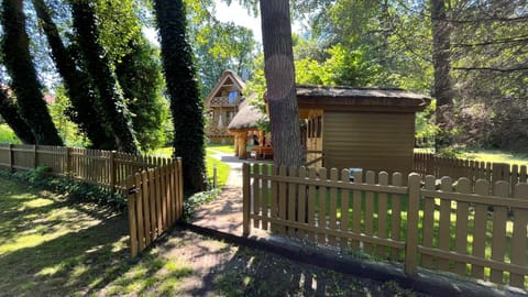 Dom Jeziorna Nature lodge in Greater Poland Voivodeship