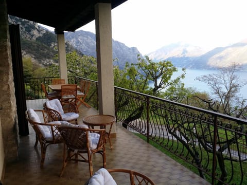 Patio, Balcony/Terrace, Garden view, Lake view, Mountain view