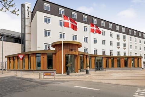 Property building, Facade/entrance, Bird's eye view