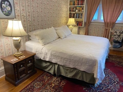 Bernard Gray Hall Bed and Breakfast Bed and Breakfast in Niagara-on-the-Lake